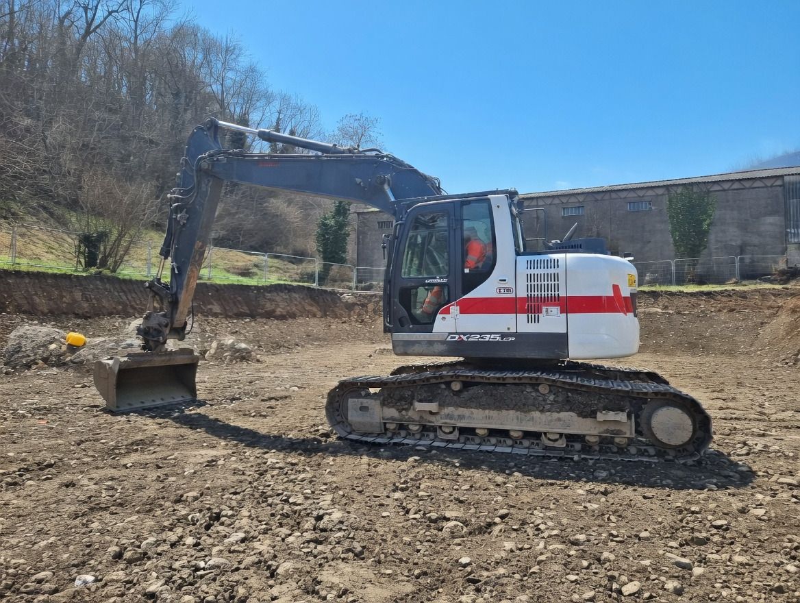2019 Doosan DX235LCR-5 crawler excavator, side profile view 2019 Doosan DX235LCR-5 crawler excavator, side profile view