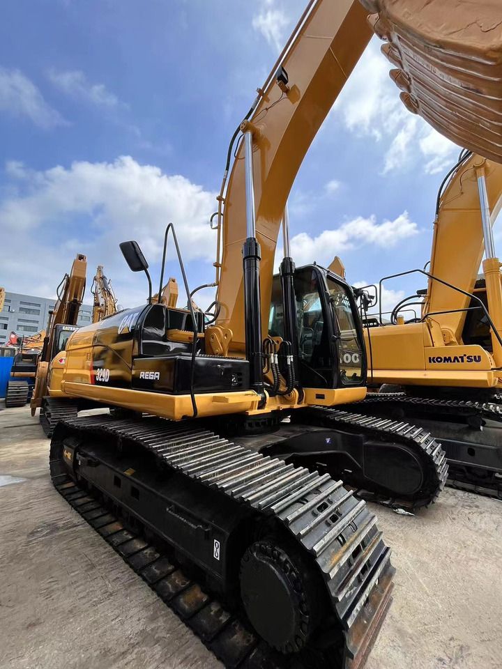 2024 Caterpillar 329D crawler excavator, side profile view