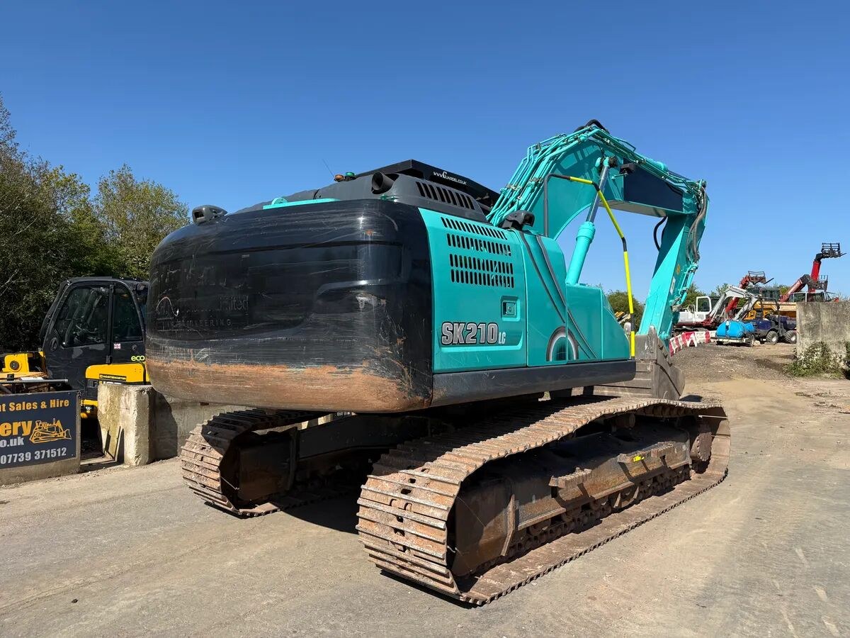 2021 Kobelco SK210LC-10 crawler excavator rear three-quarter view 2021 Kobelco SK210LC-10 crawler excavator rear three-quarter view