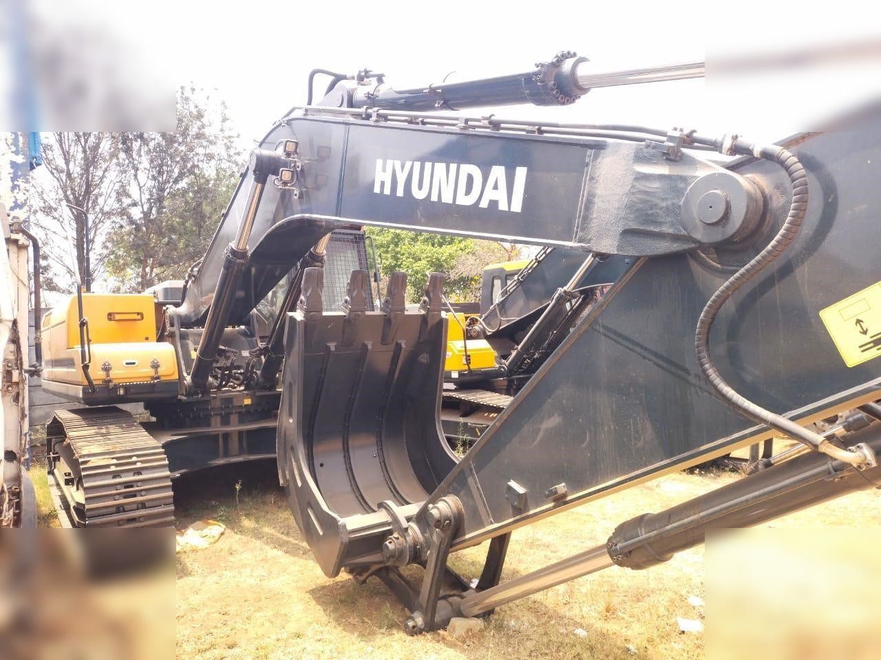 2026 Hyundai HX380L crawler excavator, close-up of boom and bucket 2026 Hyundai HX380L crawler excavator, close-up of boom and bucket