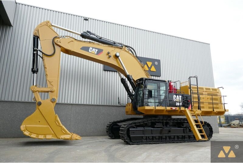 2014 Caterpillar 390F LME crawler excavator, side view