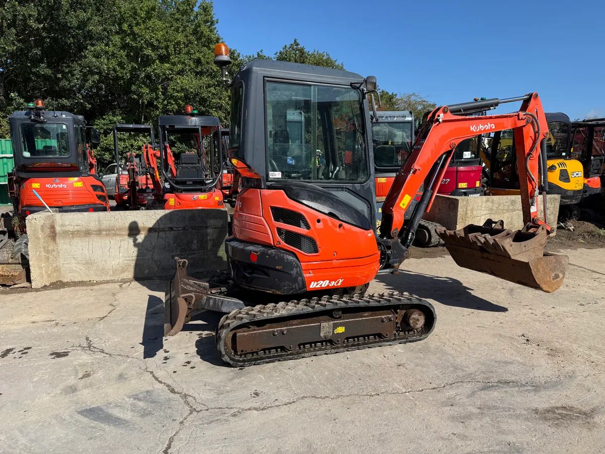 2013 Kubota U20-3α mini excavator, front three-quarter view 2013 Kubota U20-3α mini excavator, front three-quarter view