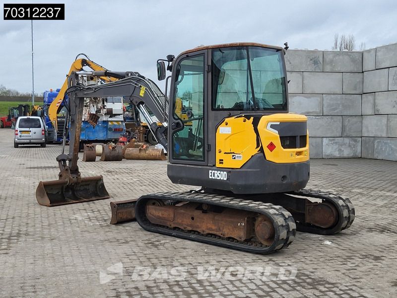 2016 Volvo ECR50D crawler excavator, side view 2016 Volvo ECR50D crawler excavator, side view