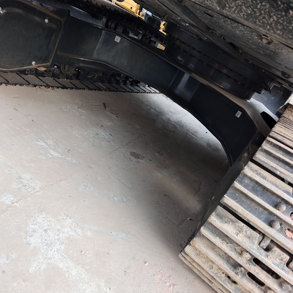 2024 Hyundai R305LC-9T crawler excavator undercarriage view 2024 Hyundai R305LC-9T crawler excavator undercarriage view