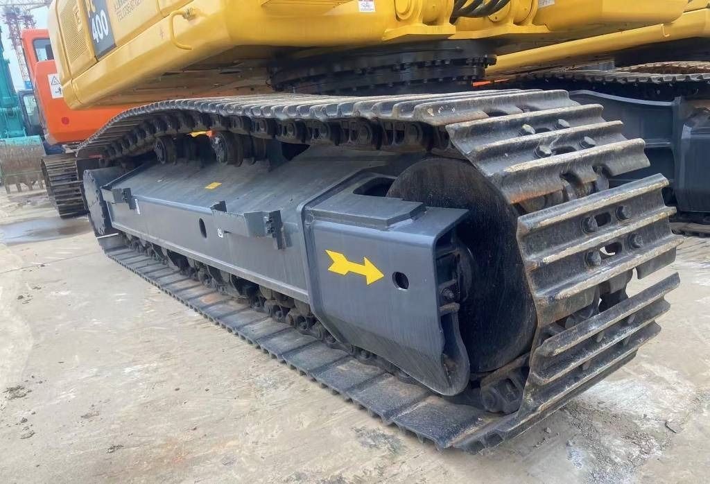 2023 Komatsu PC400 crawler excavator track assembly view 2023 Komatsu PC400 crawler excavator track assembly view
