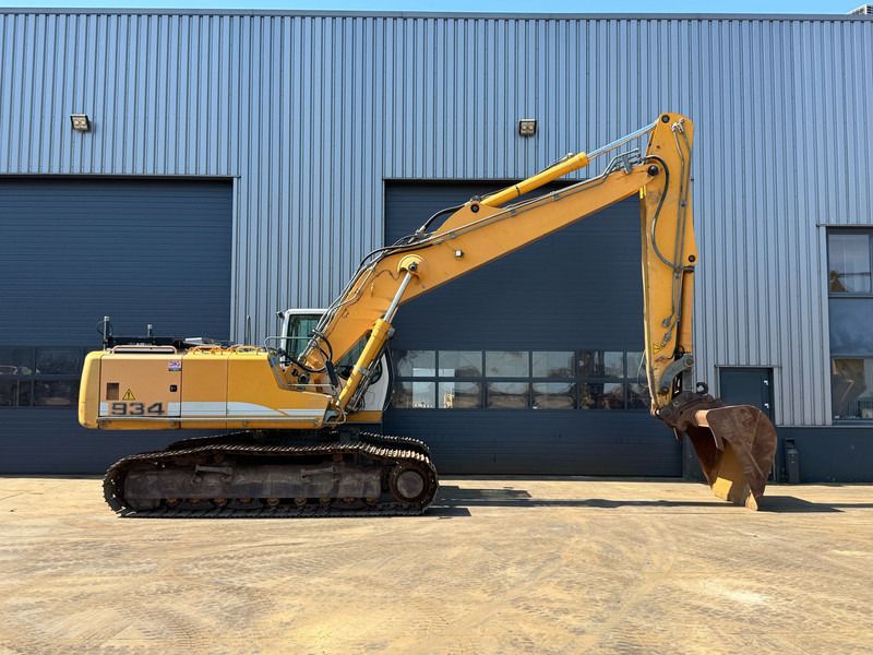 2006 Liebherr R934C crawler excavator, side view