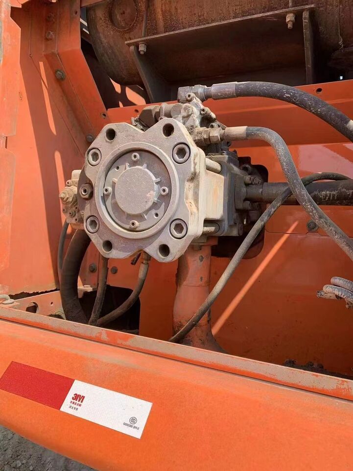 2022 Doosan DX260LC-9C hydraulic component detail 2022 Doosan DX260LC-9C hydraulic component detail