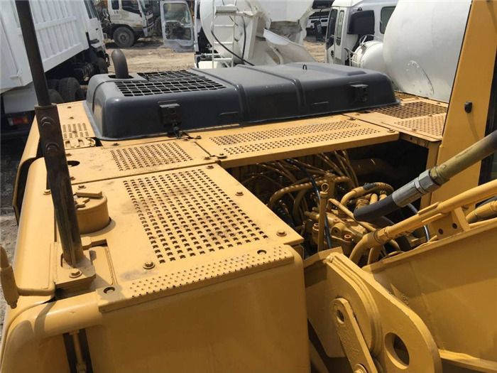 2006 Caterpillar 325B crawler excavator engine compartment view 2006 Caterpillar 325B crawler excavator engine compartment view