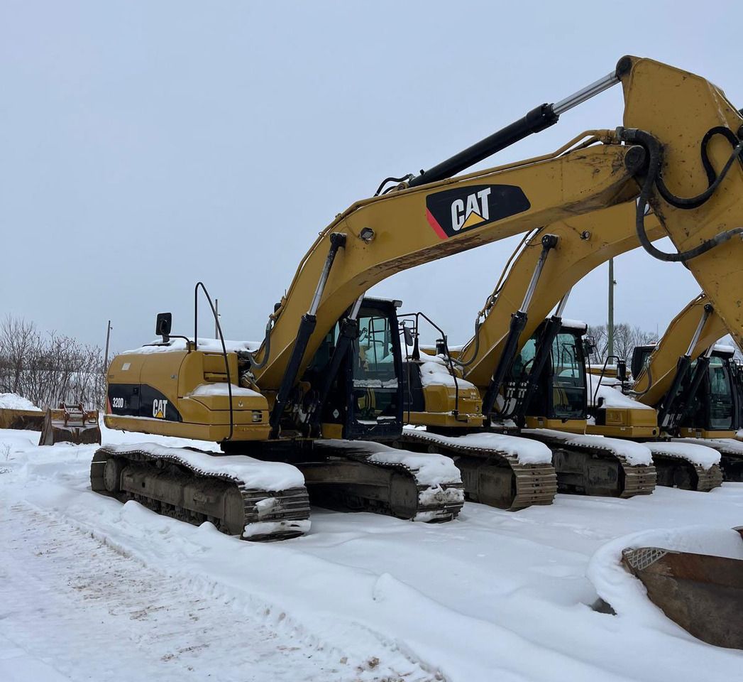 Escavatore cingolato Caterpillar 320D del 2010, vista laterale Escavatore cingolato Caterpillar 320D del 2010, vista laterale