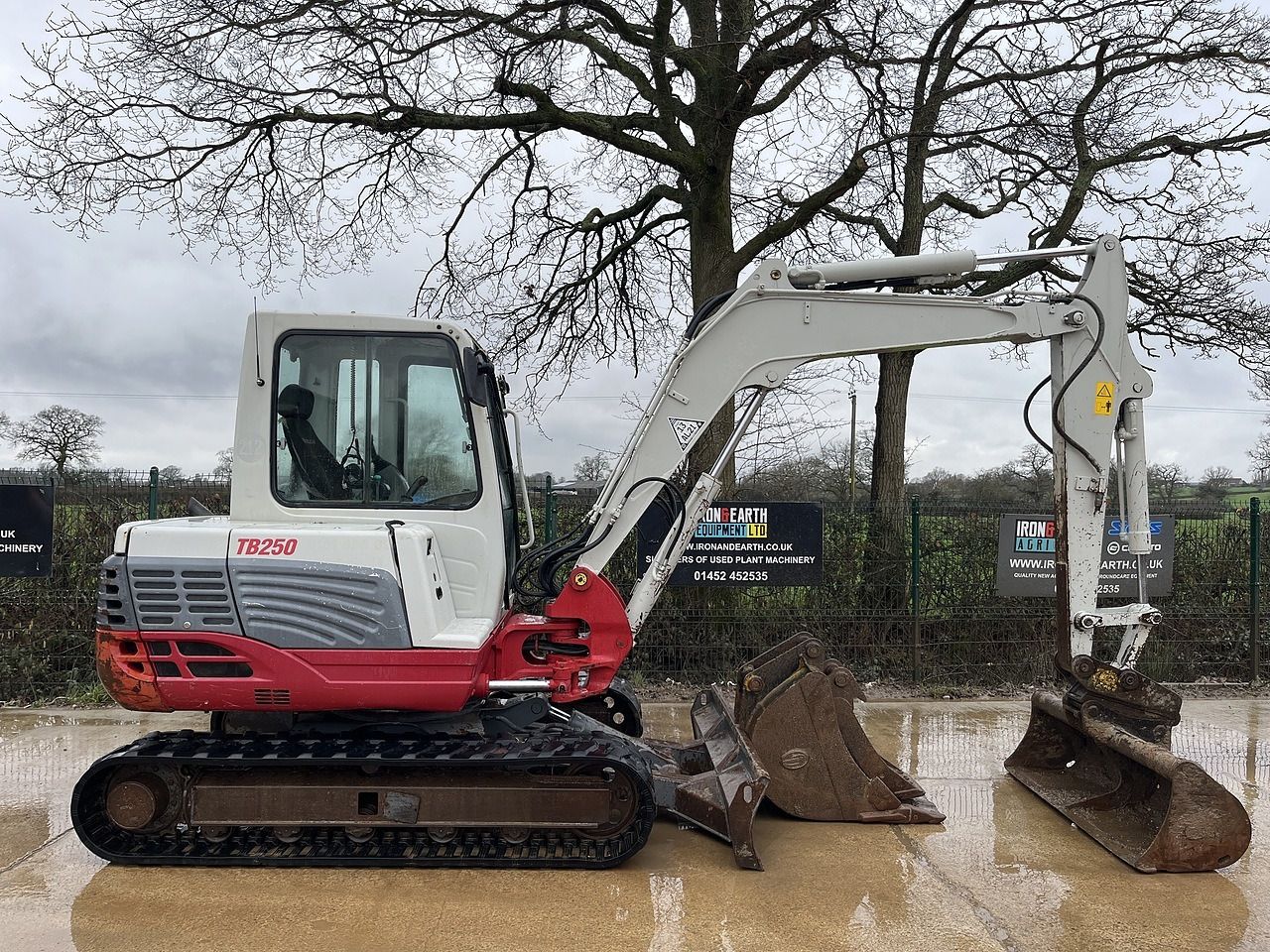 2015 Takeuchi TB250 mini excavator side view 2015 Takeuchi TB250 mini excavator side view