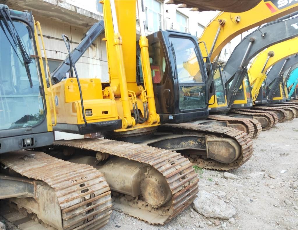 2021 Hyundai R225LC-7 crawler excavator side view