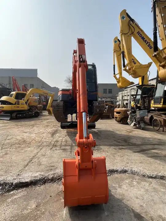 2020 Hitachi ZX50 crawler excavator, front view of boom and bucket 2020 Hitachi ZX50 crawler excavator, front view of boom and bucket