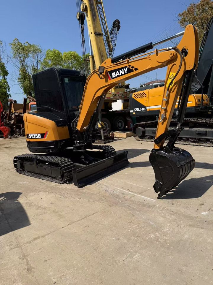 2020 Sany SY35U mini excavator, front three-quarter view 2020 Sany SY35U mini excavator, front three-quarter view