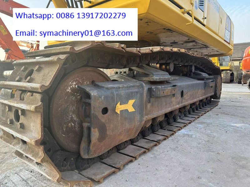 2018 Komatsu PC450 crawler excavator undercarriage view 2018 Komatsu PC450 crawler excavator undercarriage view