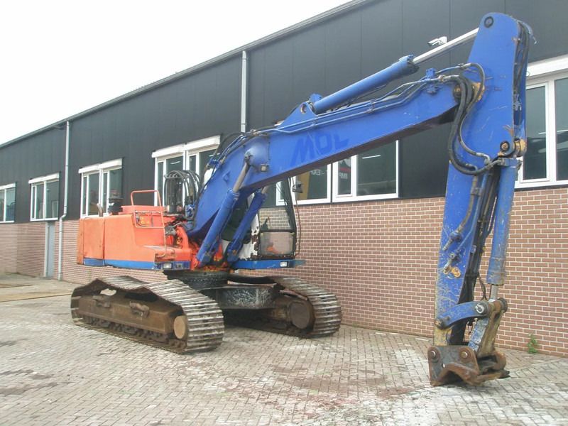 2005 Liebherr R924B crawler excavator, side view