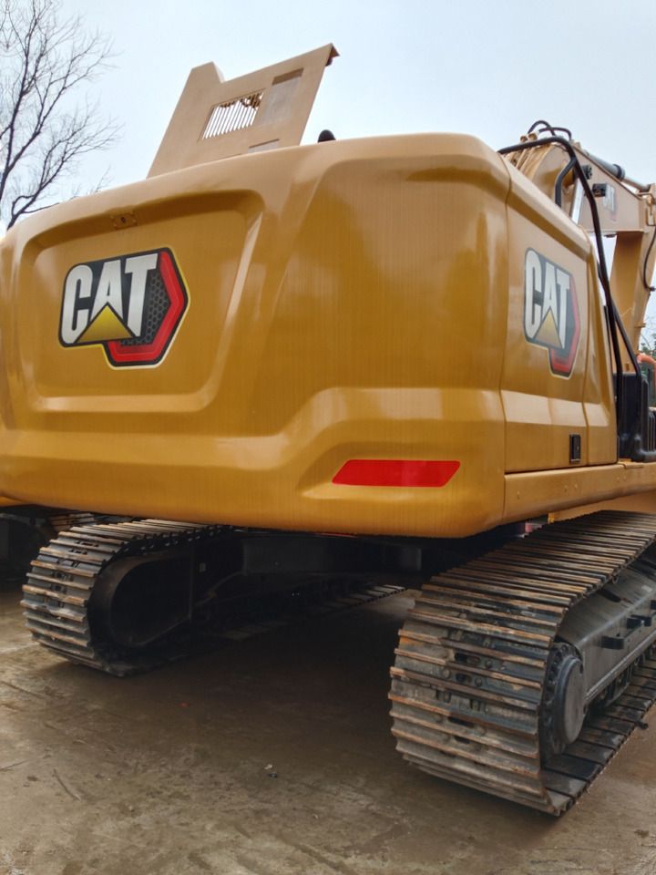 2023 Caterpillar 330GC crawler excavator rear view 2023 Caterpillar 330GC crawler excavator rear view