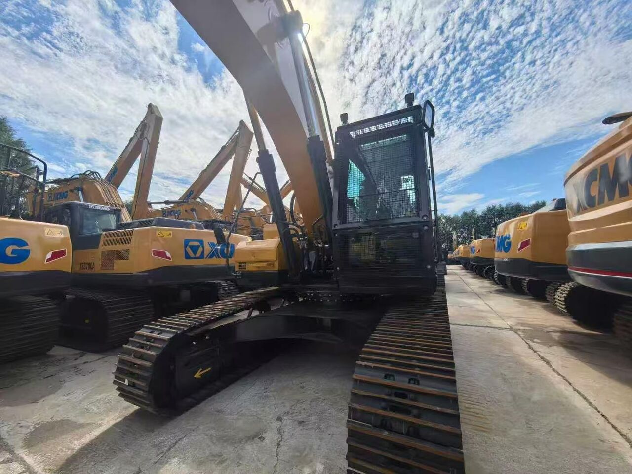 2026 XCMG XE335G crawler excavator, front-quarter view 2026 XCMG XE335G crawler excavator, front-quarter view