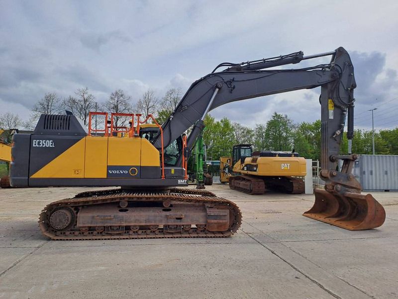 2022 Volvo EC350E L crawler excavator side view 2022 Volvo EC350E L crawler excavator side view