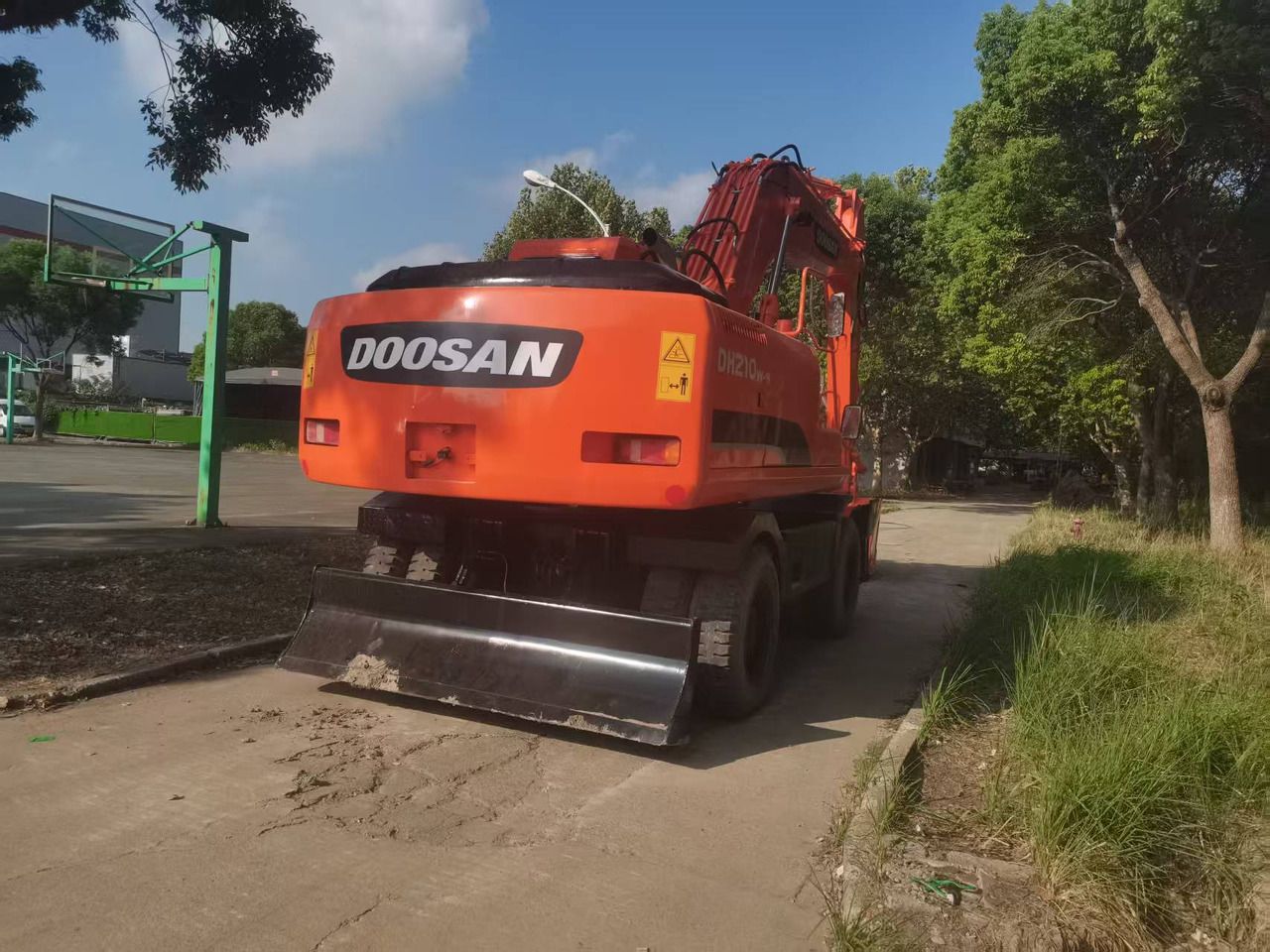 2020 Doosan DH210W-9C wheel excavator rear view 2020 Doosan DH210W-9C wheel excavator rear view