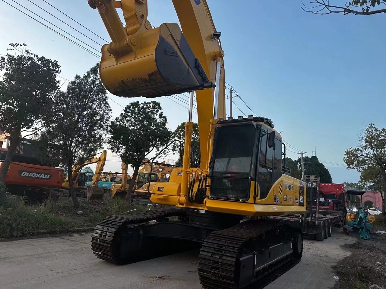 2021 Komatsu PC350-7 crawler excavator, front three-quarter view 2021 Komatsu PC350-7 crawler excavator, front three-quarter view