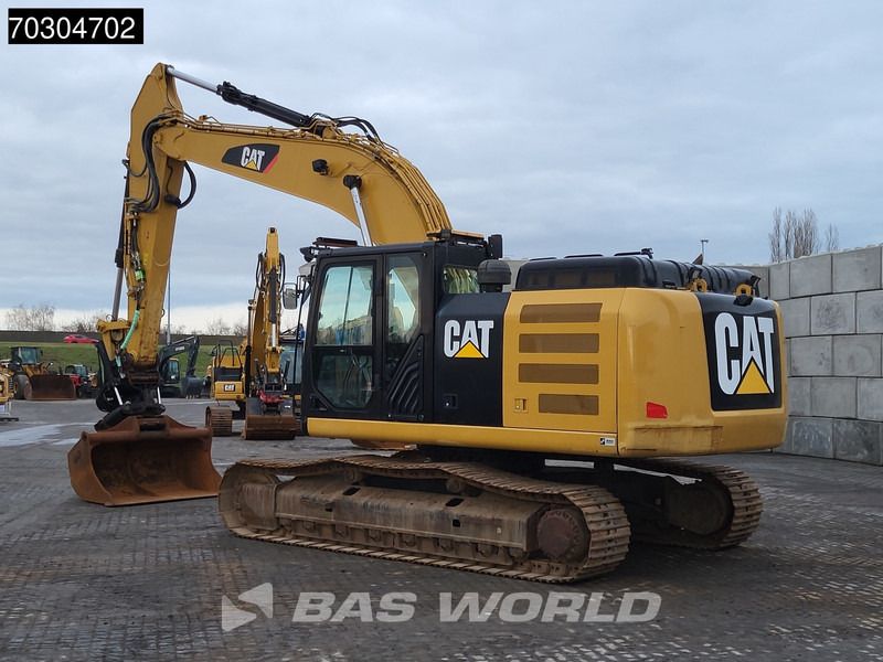 2016 Caterpillar 326FL crawler excavator, side view 2016 Caterpillar 326FL crawler excavator, side view