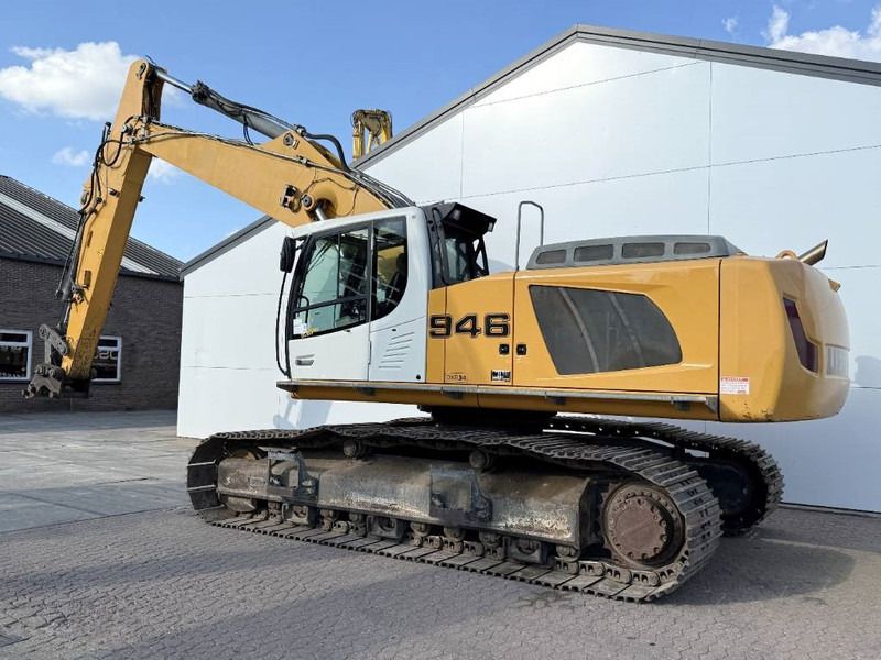 2014 Liebherr R946 SHD crawler excavator side view 2014 Liebherr R946 SHD crawler excavator side view