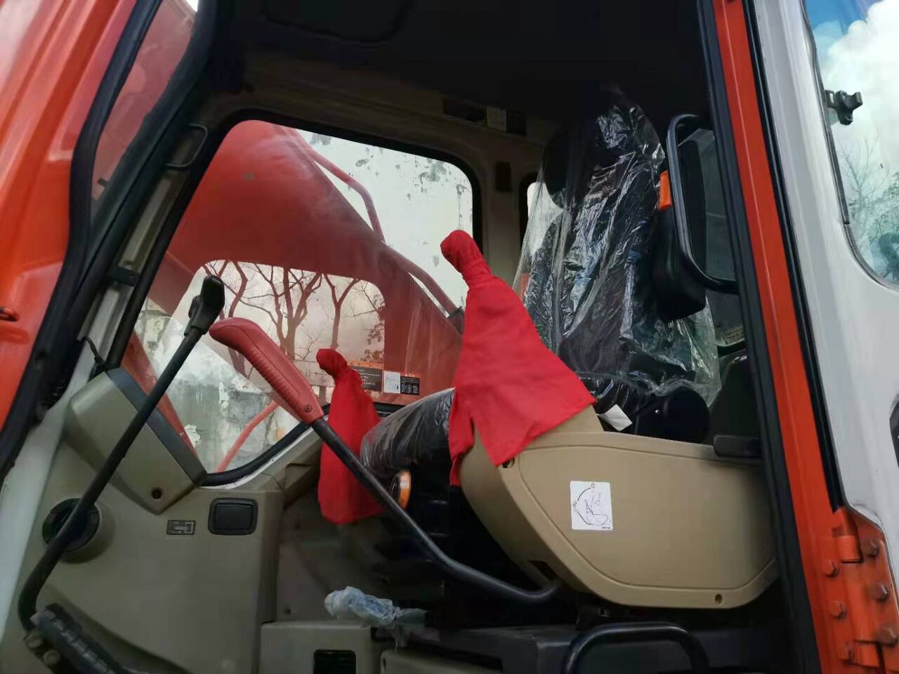 2022 Doosan DH220LC-7 crawler excavator interior view