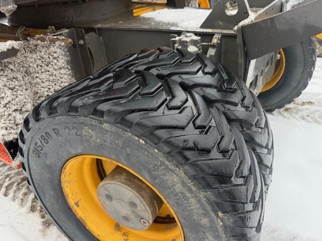 2022 Volvo EWR170E wheel excavator dual tire detail 2022 Volvo EWR170E wheel excavator dual tire detail