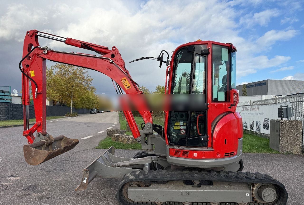 2016 Yanmar VIO50-U mini excavator side view