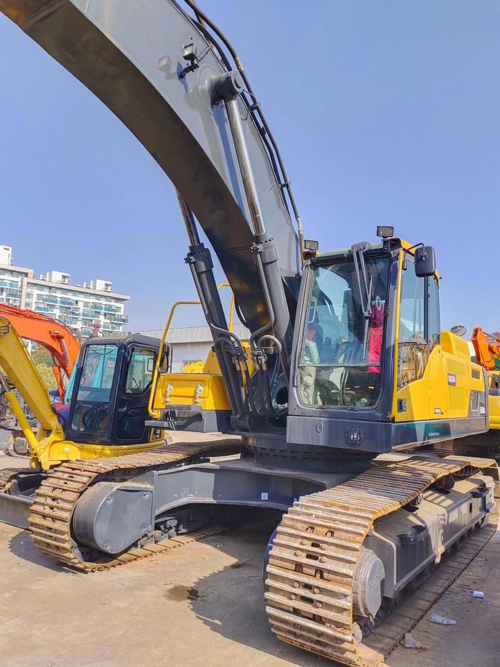 2019 Volvo EC460 crawler excavator, front three-quarter view 2019 Volvo EC460 crawler excavator, front three-quarter view