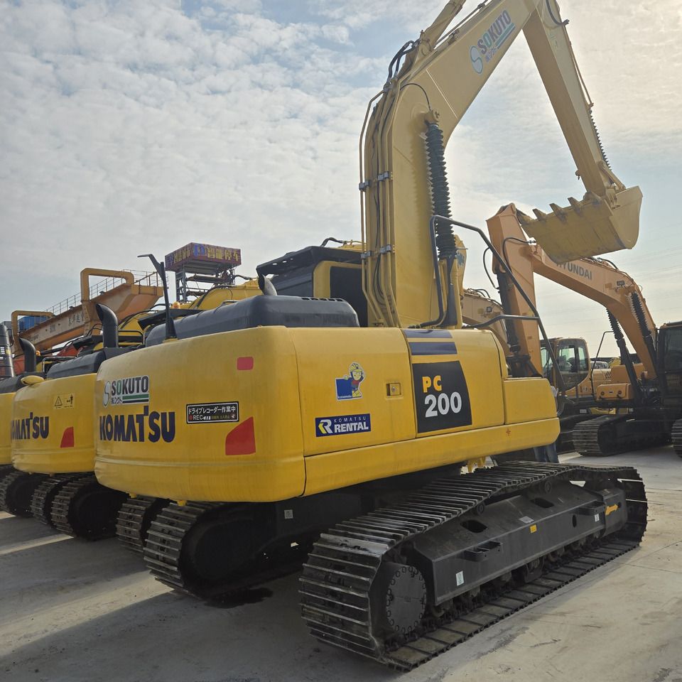 Koparka gąsienicowa 2024 Komatsu PC200-8, widok z tyłu pod kątem Koparka gąsienicowa 2024 Komatsu PC200-8, widok z tyłu pod kątem