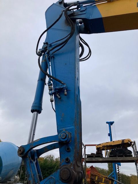 2007 Komatsu PC290NLC-8 crawler excavator boom detail 2007 Komatsu PC290NLC-8 crawler excavator boom detail