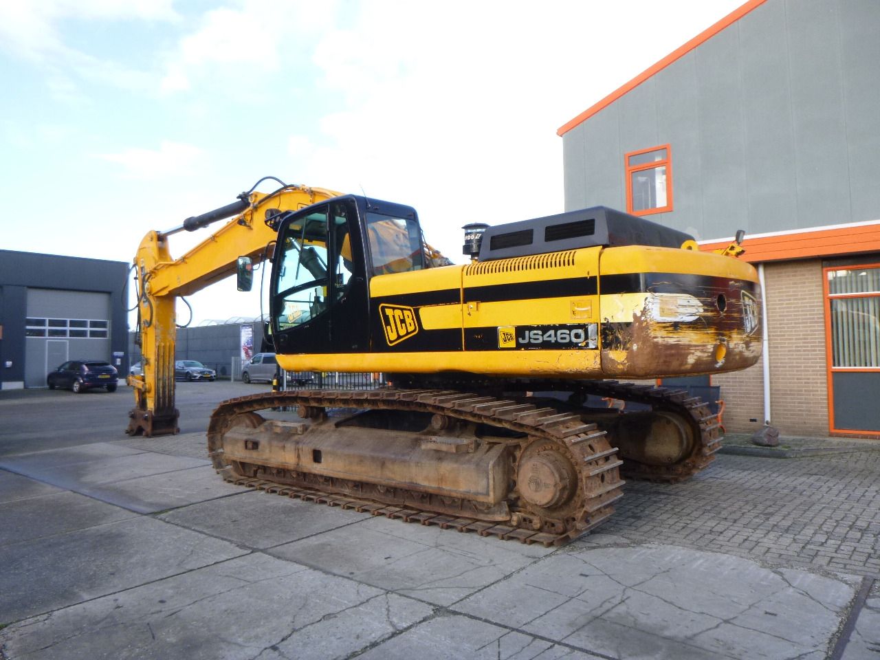 2010 JCB JS460LC crawler excavator, rear three-quarter view 2010 JCB JS460LC crawler excavator, rear three-quarter view
