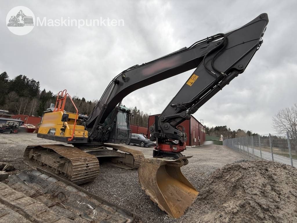 2016 Volvo EC250EL crawler excavator, side view 2016 Volvo EC250EL crawler excavator, side view