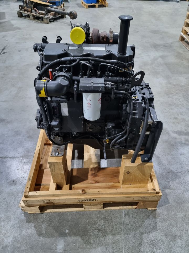 2011 Cummins QSB 4.5 TIER 3 engine on a pallet 2011 Cummins QSB 4.5 TIER 3 engine on a pallet