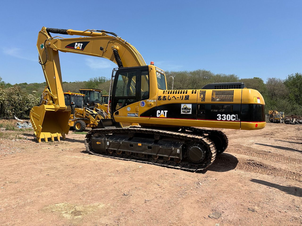2018 Caterpillar 330CL crawler excavator side view 2018 Caterpillar 330CL crawler excavator side view