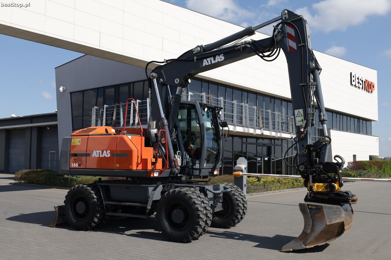 2016 Atlas 160W wheel excavator side view