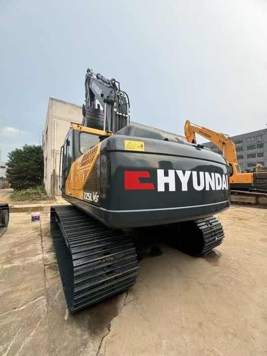 2022 Hyundai 225LVS crawler excavator rear three-quarter view 2022 Hyundai 225LVS crawler excavator rear three-quarter view