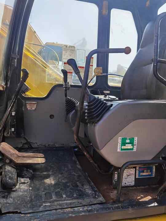 Vue intérieure d'une pelle sur chenilles Komatsu PC220-8 de 2018 Vue intérieure d'une pelle sur chenilles Komatsu PC220-8 de 2018