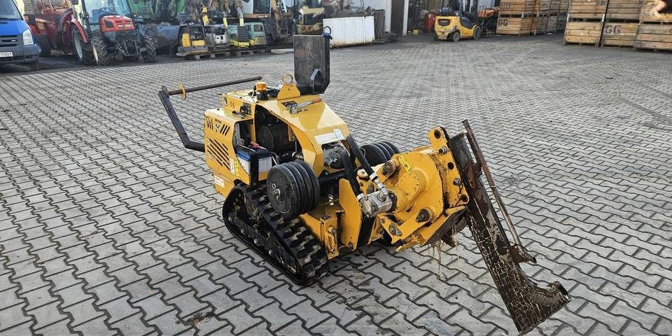 2018 Vermeer SPX25 crawler excavator, rear three-quarter view