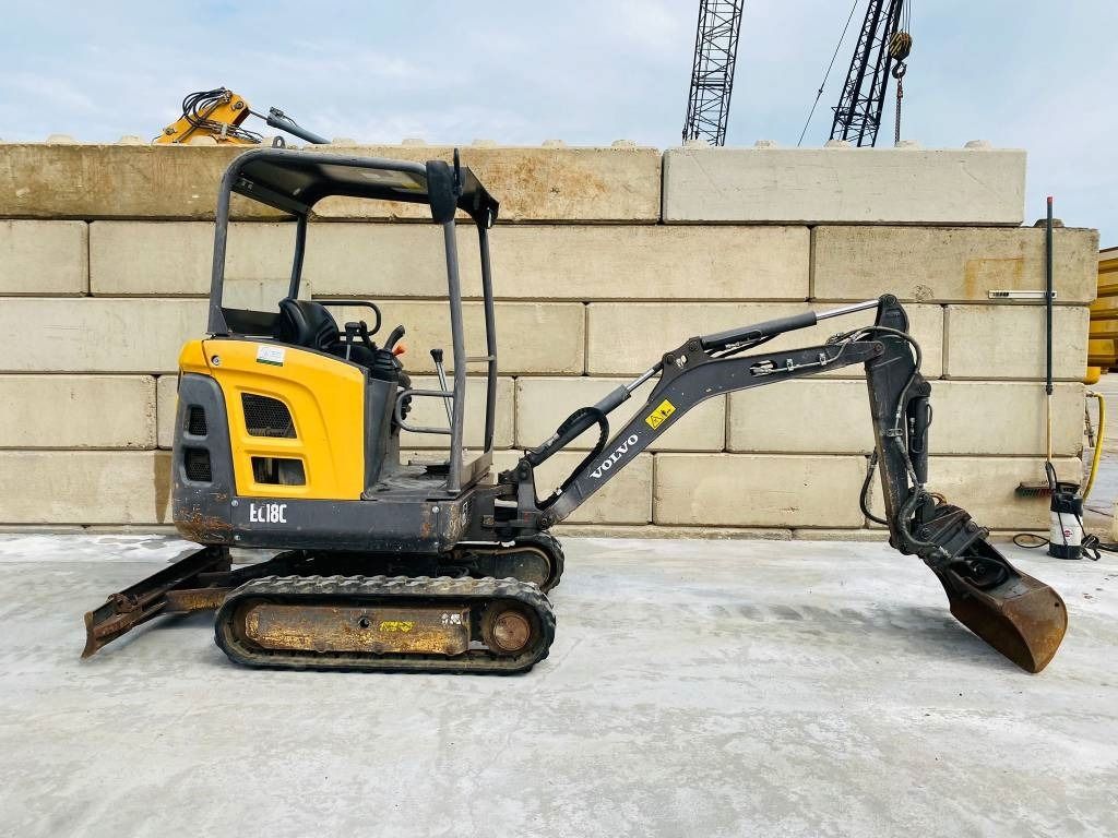 2010 Volvo EC18C mini excavator, side profile view 2010 Volvo EC18C mini excavator, side profile view