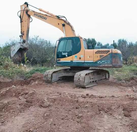 2026 Hyundai R225LC-9T crawler excavator, side view
