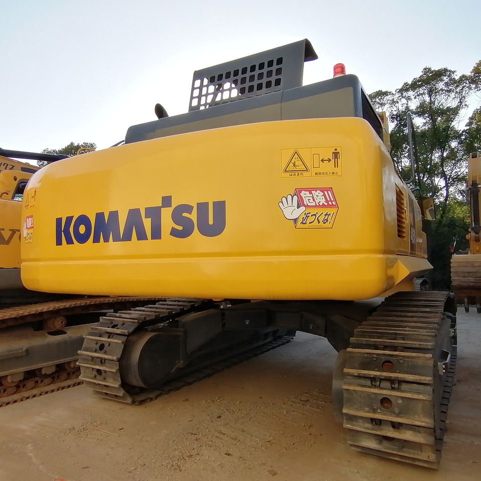 2018 Komatsu PC450-8 crawler excavator rear view 2018 Komatsu PC450-8 crawler excavator rear view