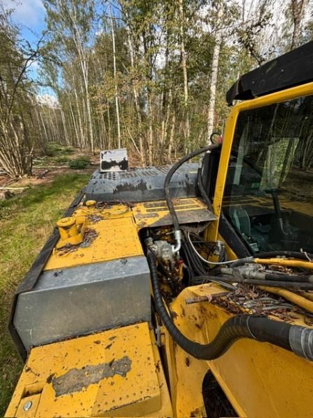 2011 Komatsu PC190NLC-8 crawler excavator upper deck view 2011 Komatsu PC190NLC-8 crawler excavator upper deck view