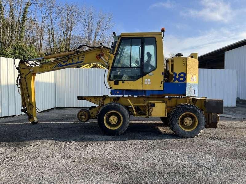 2000 CASE 788-PRR wheel excavator, side view 2000 CASE 788-PRR wheel excavator, side view