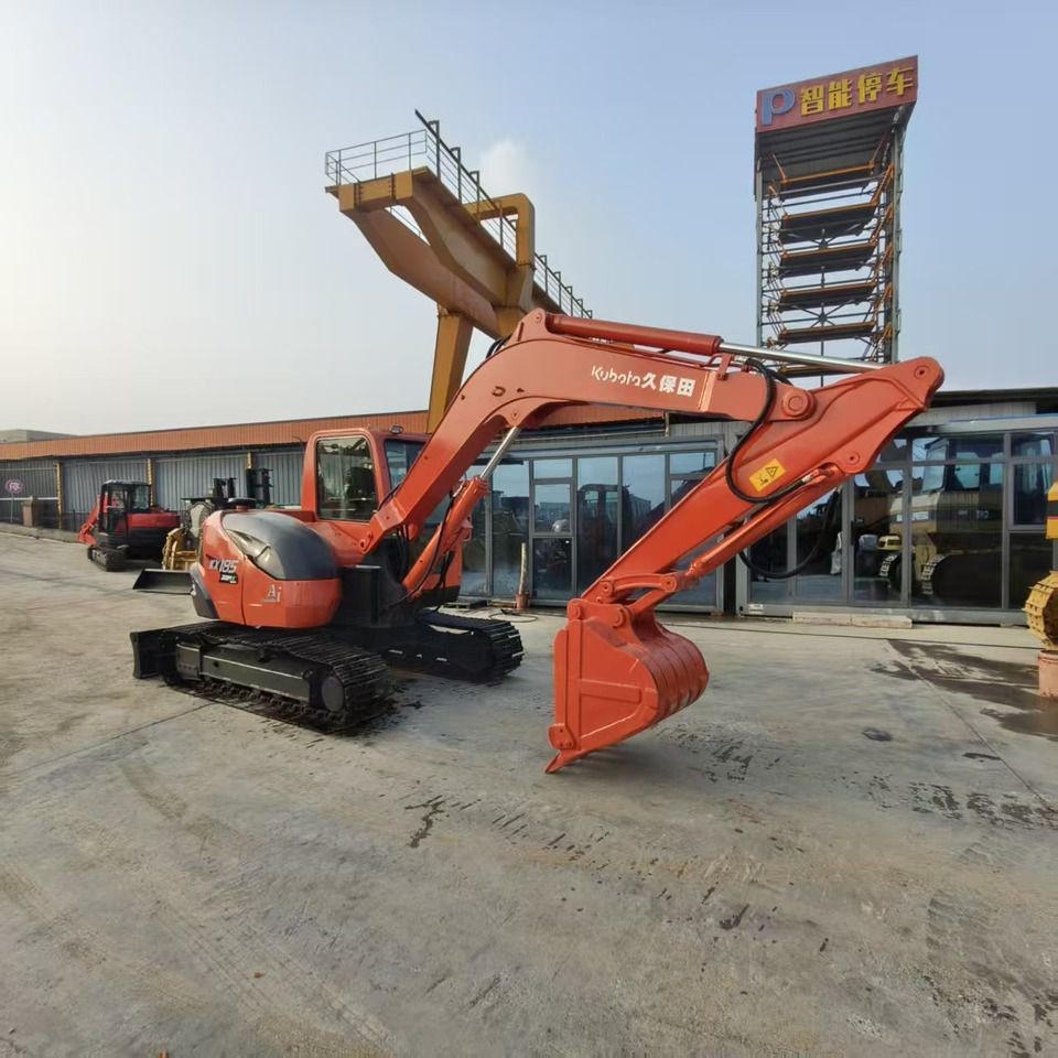 2022 Kubota KX185 mini excavator, side profile view 2022 Kubota KX185 mini excavator, side profile view