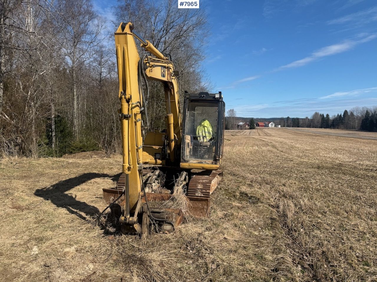 1998 Caterpillar 307C crawler excavator, front three-quarter view 1998 Caterpillar 307C crawler excavator, front three-quarter view