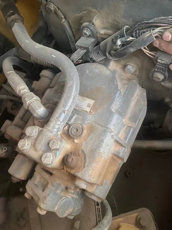 2024 Volvo EC80D mini excavator hydraulic pump detail 2024 Volvo EC80D mini excavator hydraulic pump detail