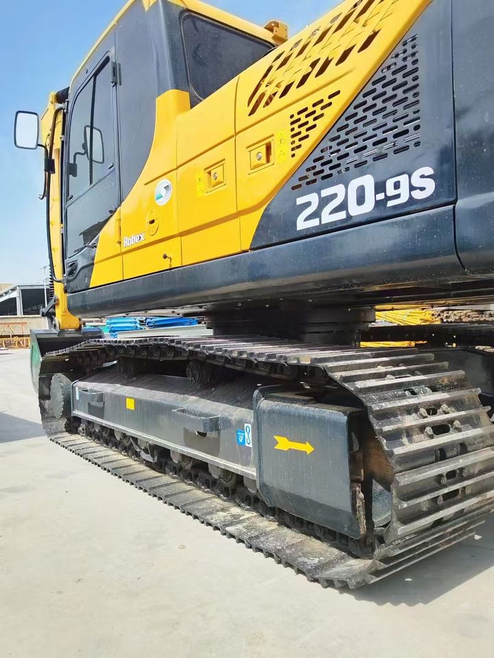 2023 Hyundai R220LC-9S crawler excavator side view