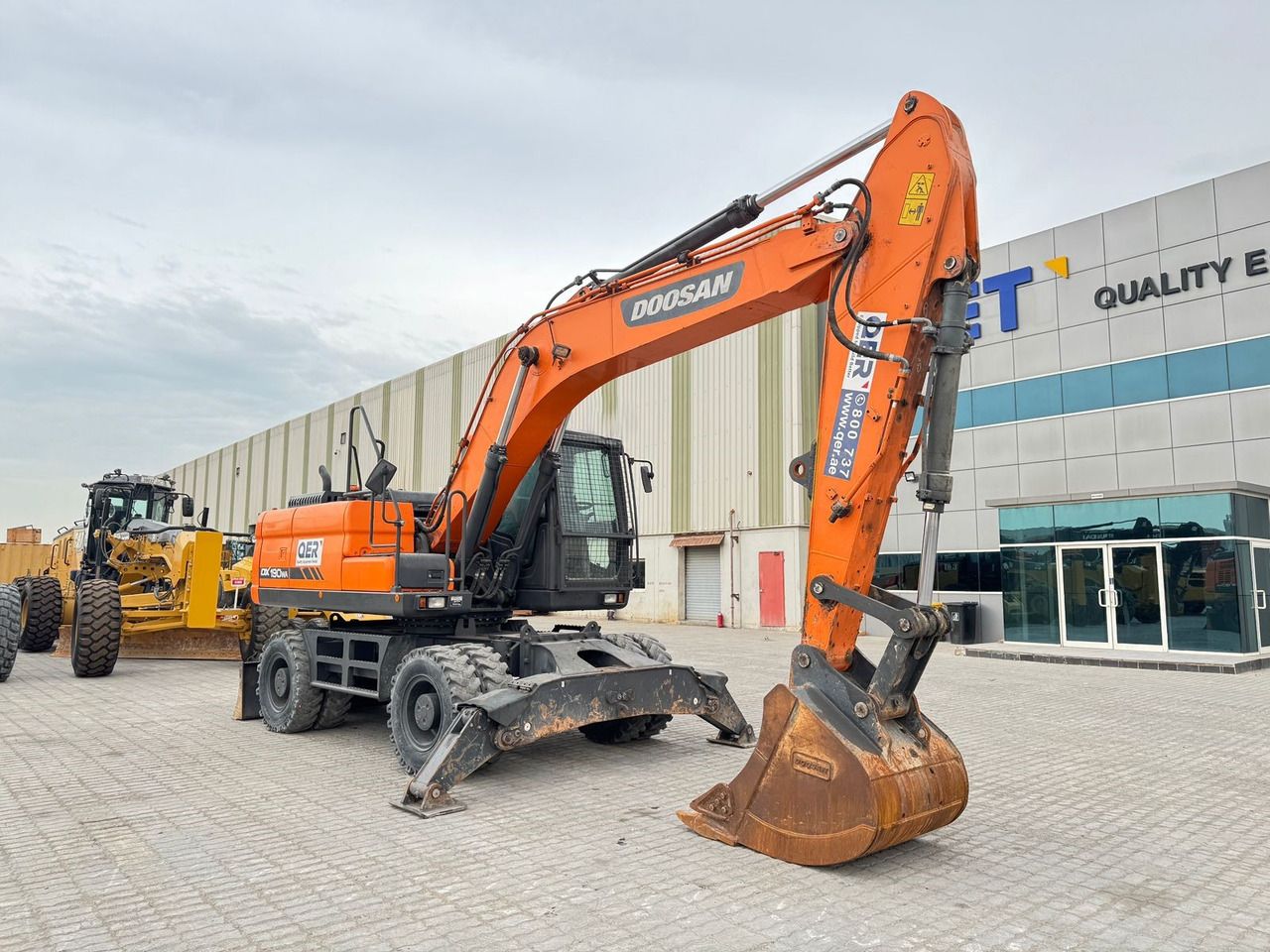 2014 Doosan DX190WA wheel excavator, side view 2014 Doosan DX190WA wheel excavator, side view